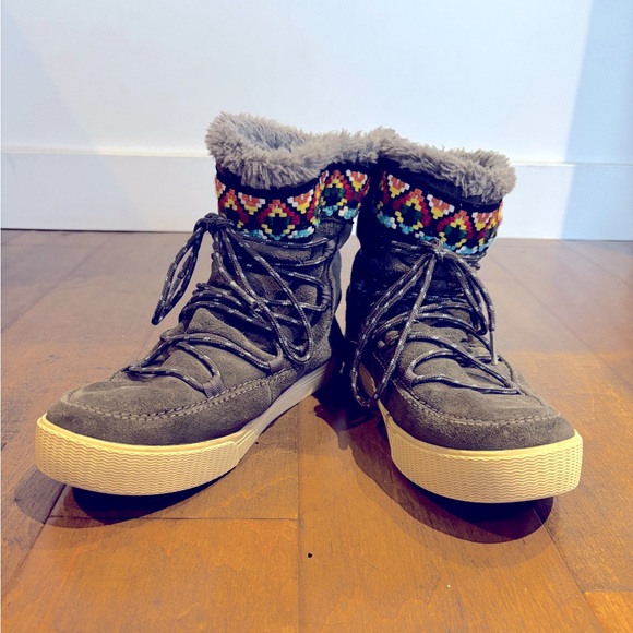 Toms Alpine Booties - Picture 3 of 9